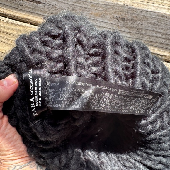ZARA Accessories Chunky Knit Beanie – black , One Size - Picture 2 of 2